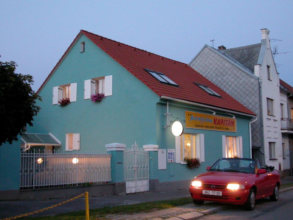 Penzion Kapitan Hotel Jindřichŭv Hradec Exterior photo